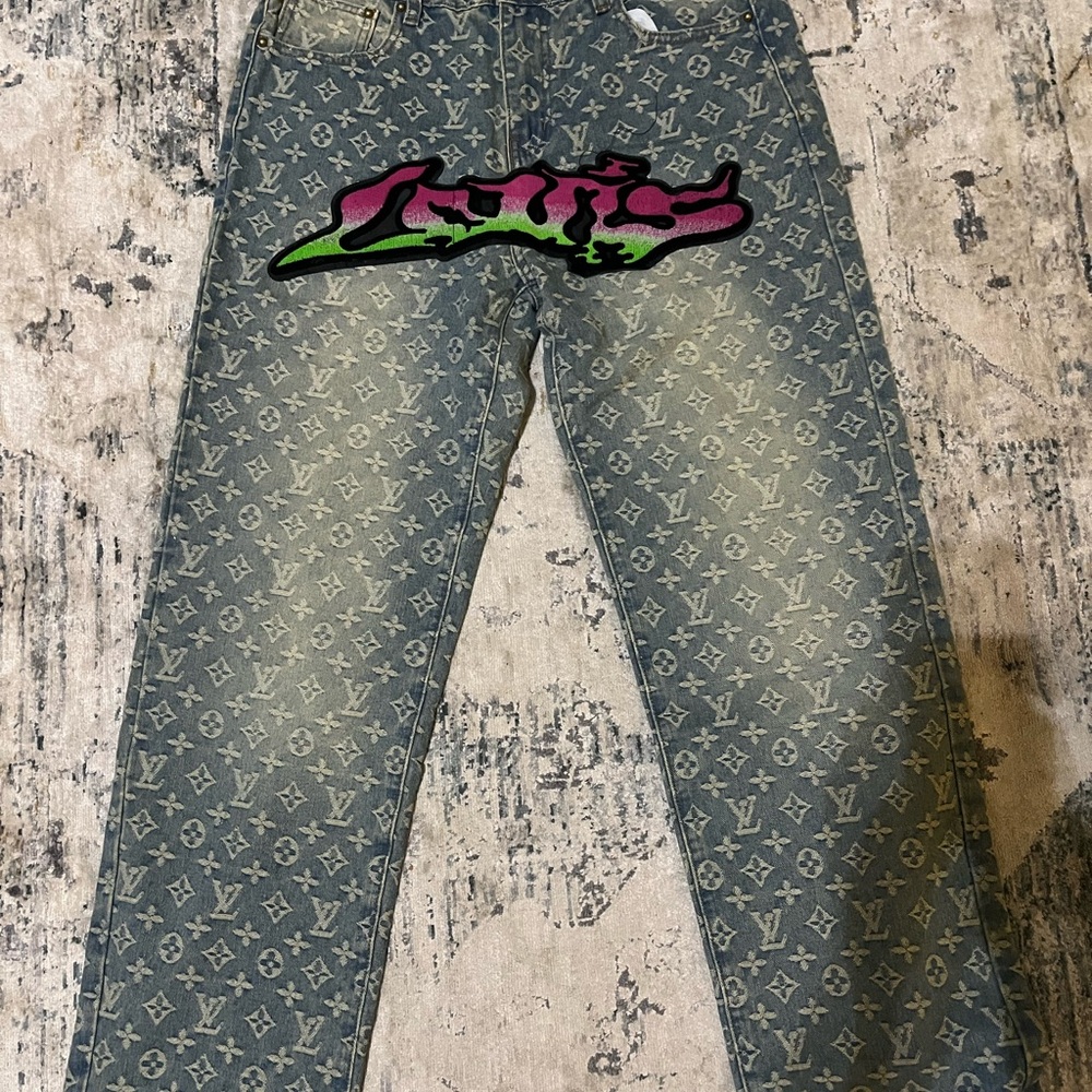 🔥 Louis Vuitton Monogram Graffiti Jeans – Size 32